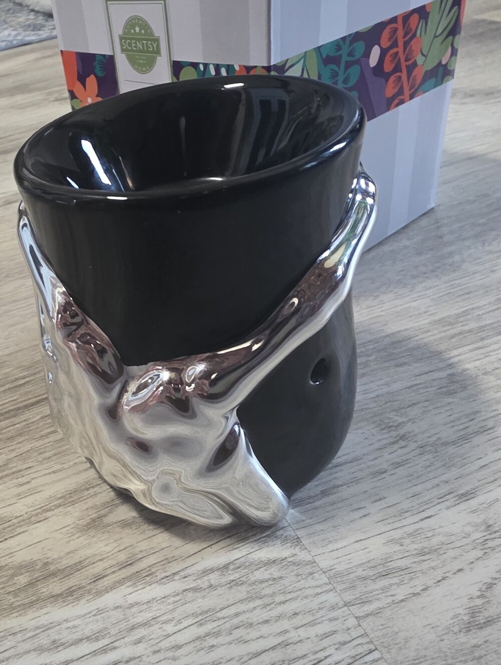 Scentsy Ghoulish Grip Wax Melts Plug In Skeleton Holloween - Picture 3 of 5